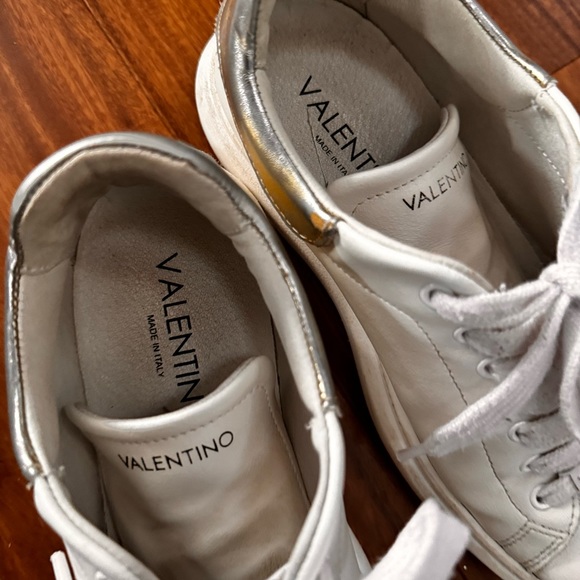 BLOGGER’S FAVE! Valentino fresia leather white sneakers US 7.5 - Picture 6 of 9